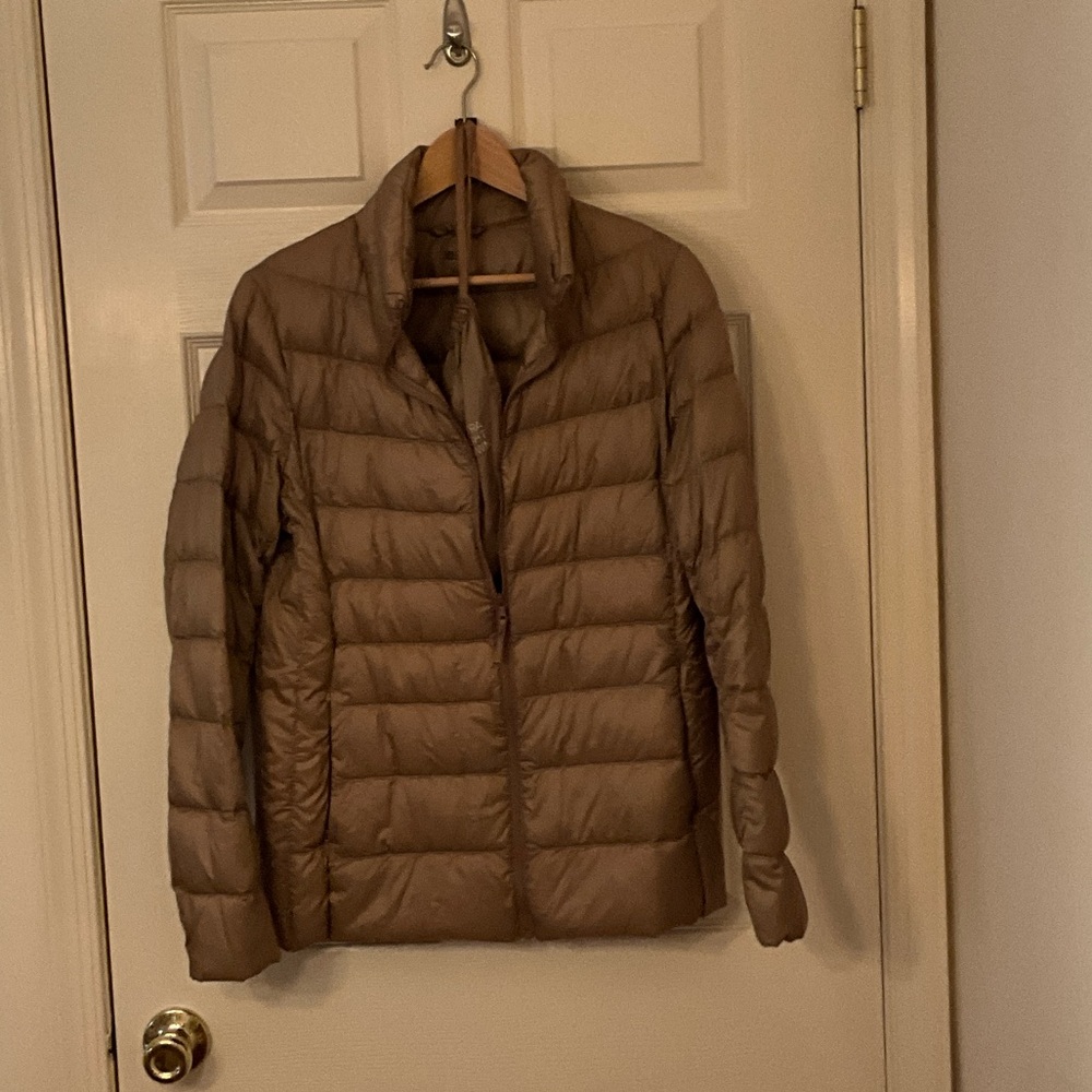 Uniqlo Women's Light Down Puffer Jacket in Taupe